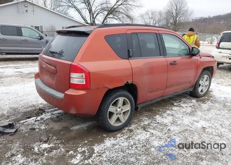 2008 Jeep Compass Sport z USA, uszkodzony, nr VIN 1J8FT47W48D554383